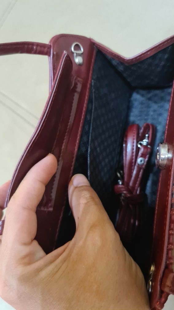 Чисто нова Бутикова дамска елегантна чанта цвят бордо