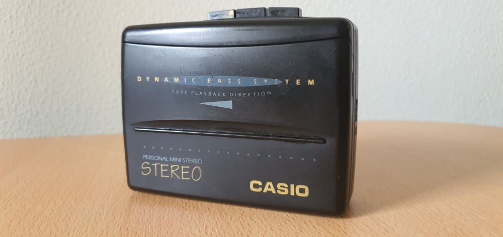 Vând walkman Casio W-885