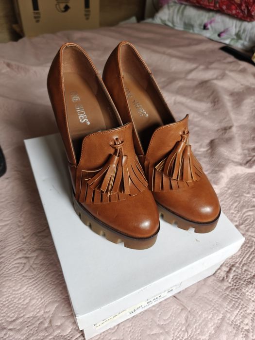 Pantofi maro cu toc si platforma, 38