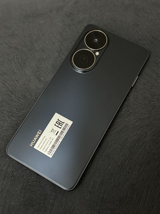 Смартфон Huawei nova Y73 8 ГБ/256 ГБ черный
