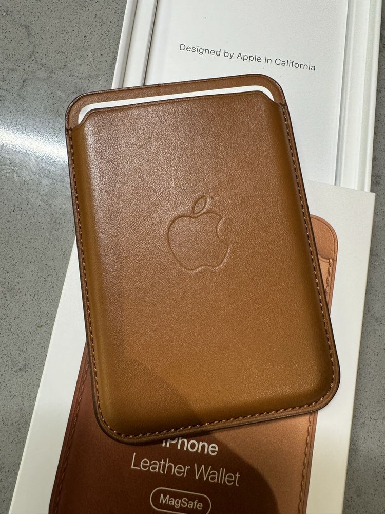 Калъф Apple Leather Wallet MagSafe за iPhone, Saddle Brown