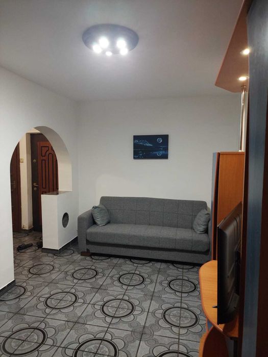 Persoana fizica inchiriez pe termen lung  apart. 3 camere Lapus