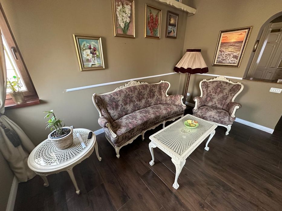 Set complet de mobilier din lemn masiv, stil baroc, stare foarte buna!