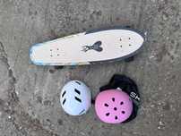 Globe Longboard Cruiser & 2 casti pentru skateboard