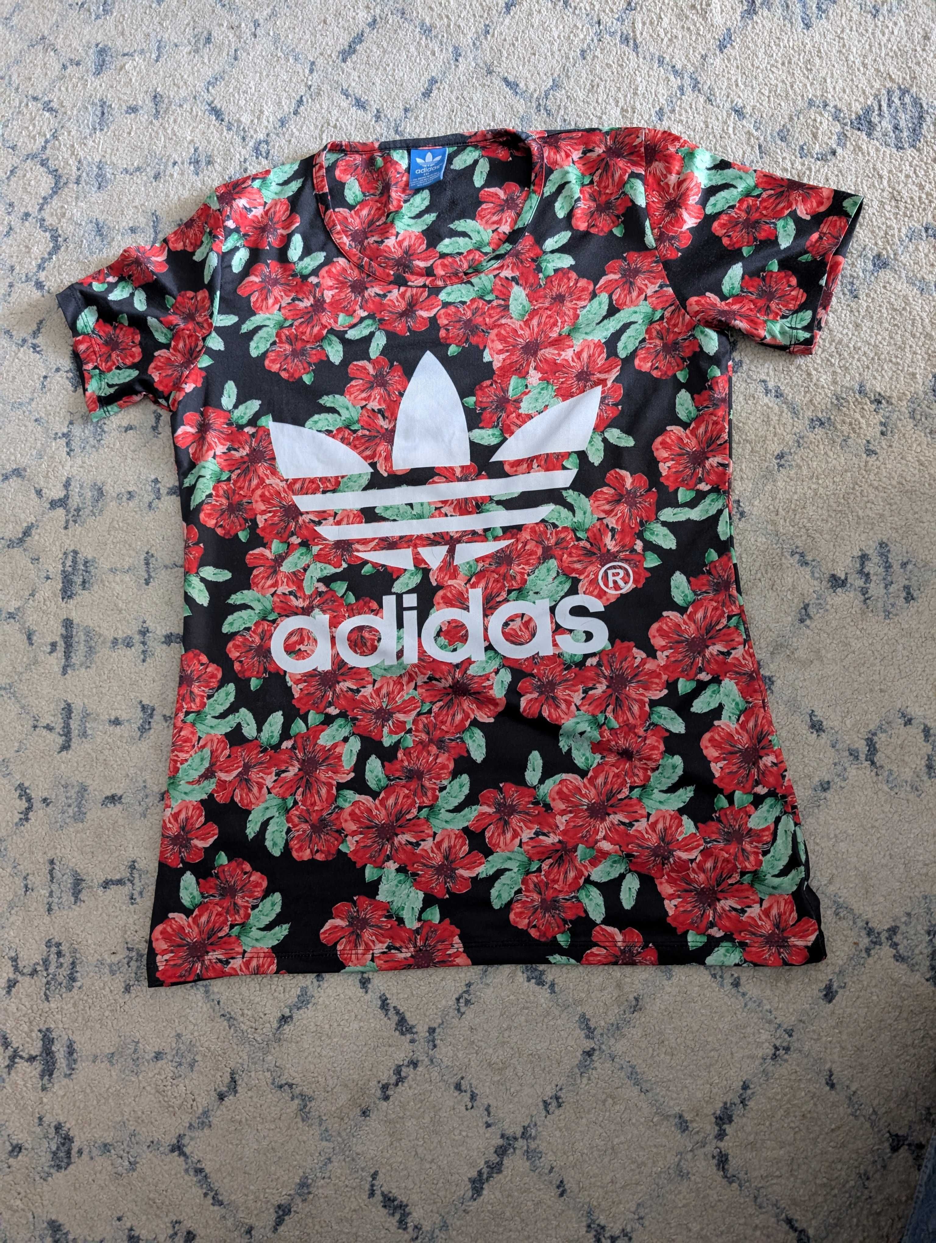 Тениска Addidas на цветя