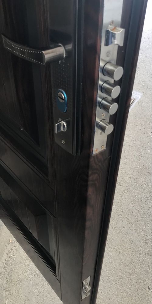 Дверь металический стальной входной