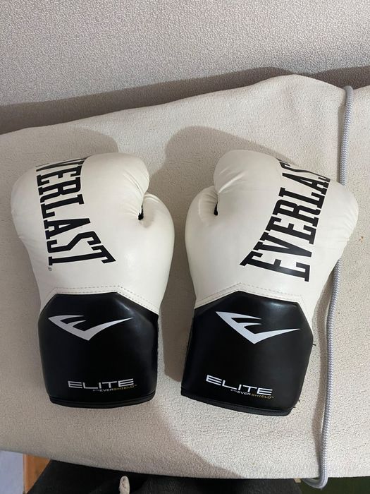 Боксерские перчатки Everlast Elite Pro style