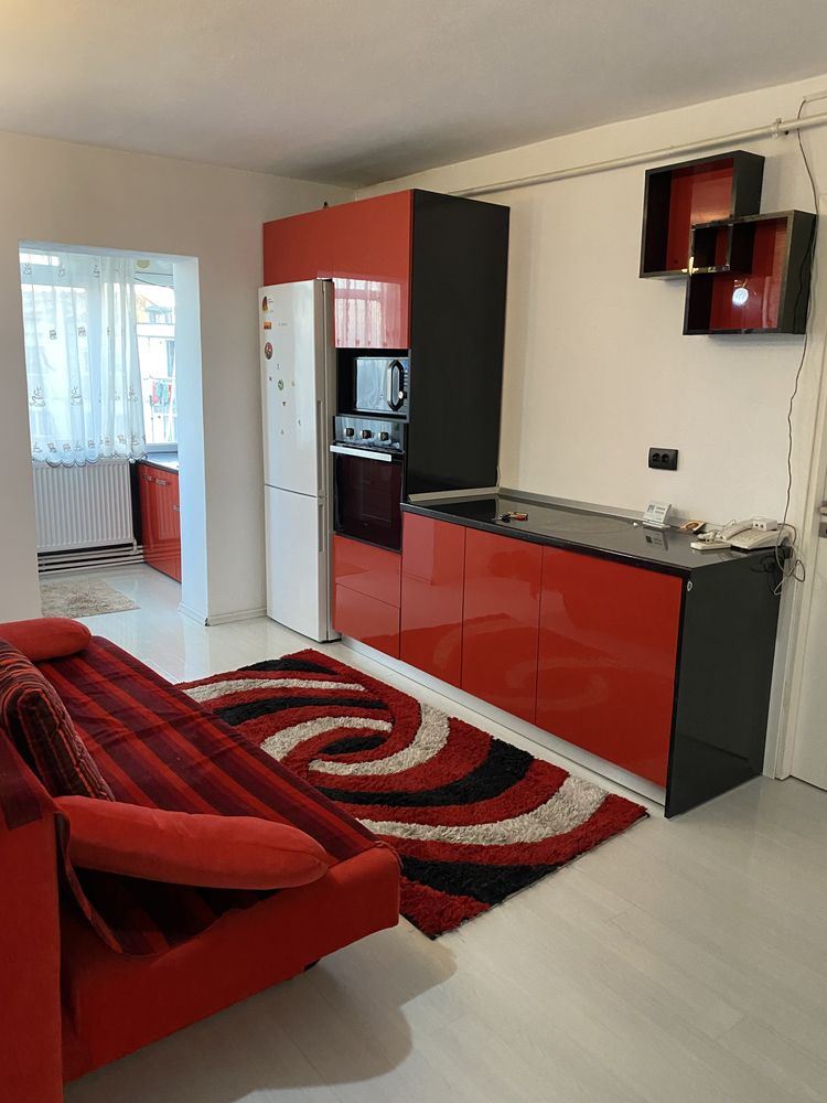 Inchiriez in regim hotelier apartament cu doua camere decomandat