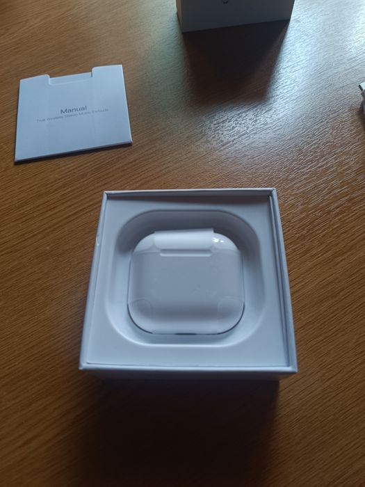 Vand căști earpods noi
