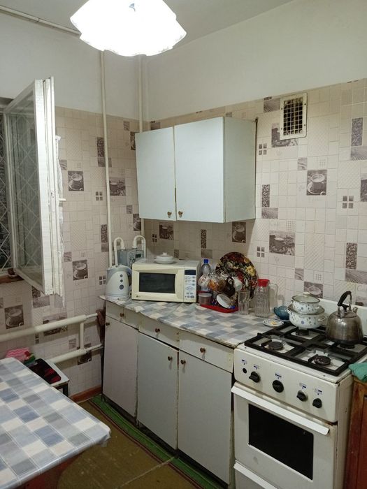 Продаётся 1ком 1эт 4эт Абдулы-Каххара