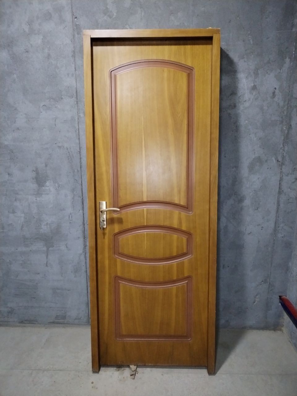 Двер, в хорошем состоянии, eshik yaxshi holatda