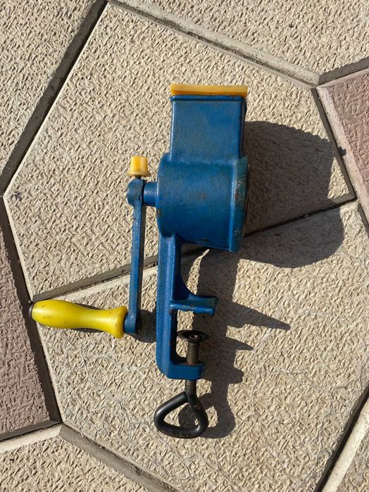 Masini de tocat (nuci, mac, masina taitei) - 4 buc