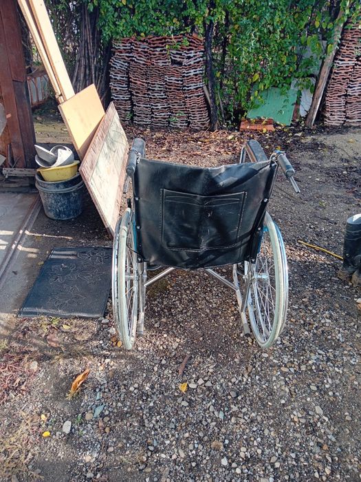 Vând cărucior handicap nefolosit