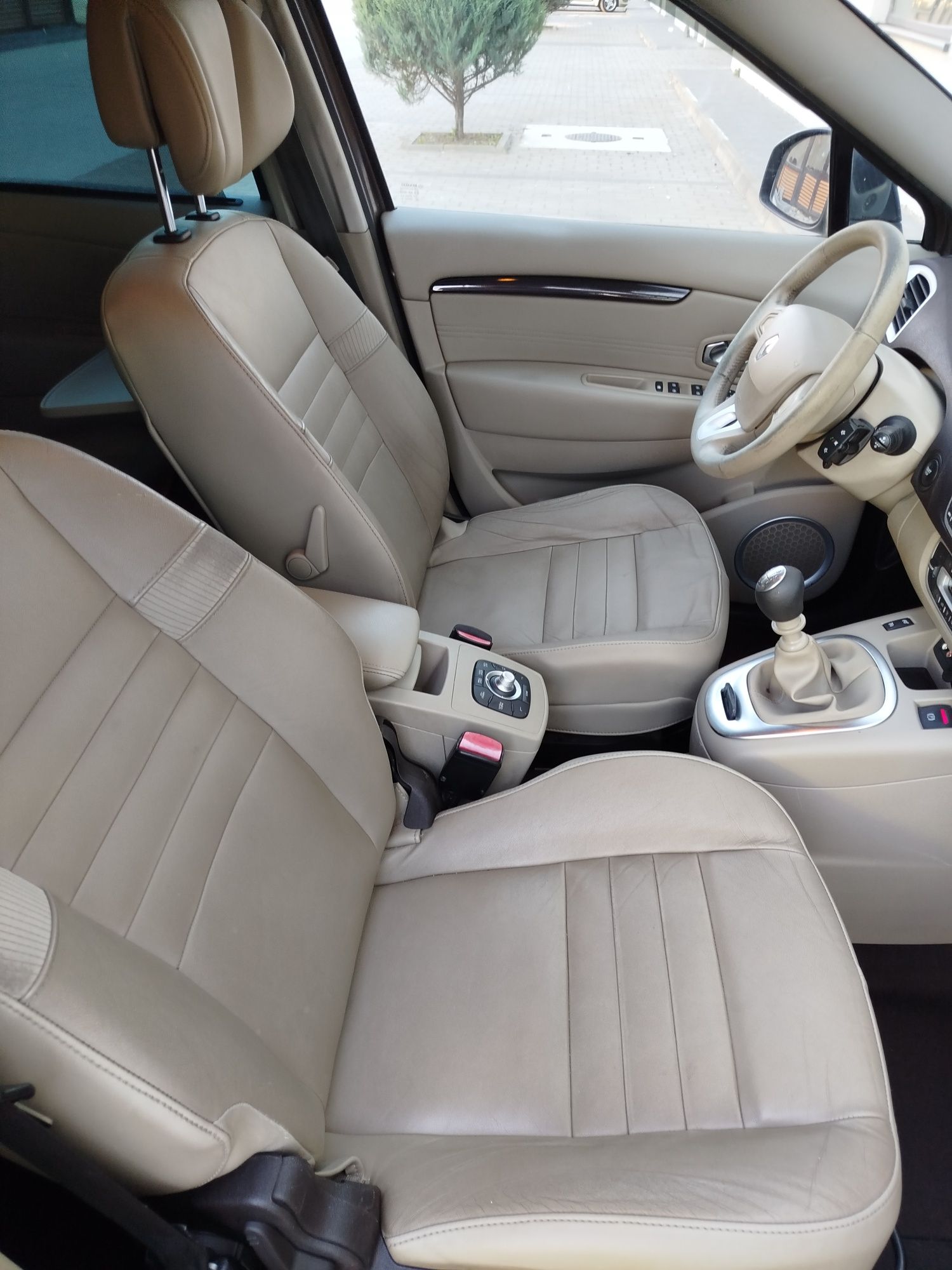 Renault Grand Scenic Luxe_Dynamic