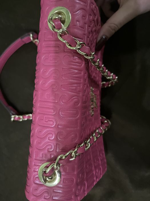 Чатна на Guess, почти не носена