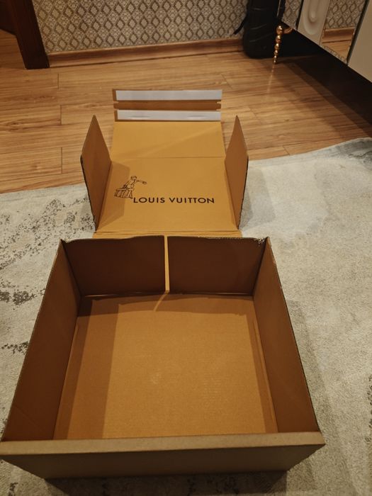 Коробка от LV Louis Vuitton