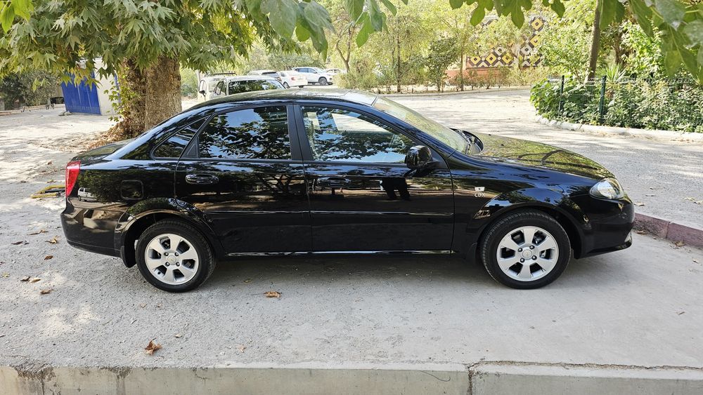 Gentra 3 AT Lyuk va Abs bor. Magnitafon yuq