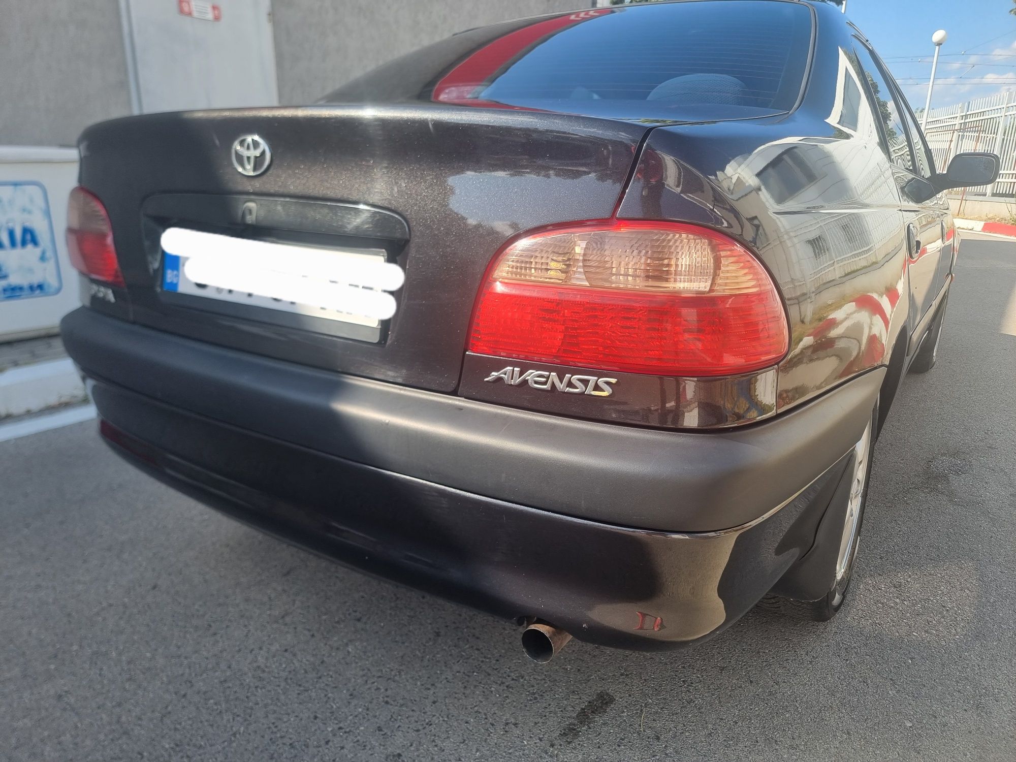 Тойота Авенсис 2.0