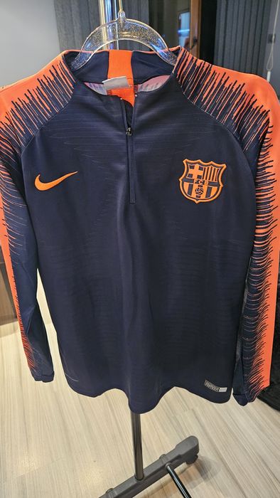 Nike Barcelona  спортен екип за момче размер 137-147 см.