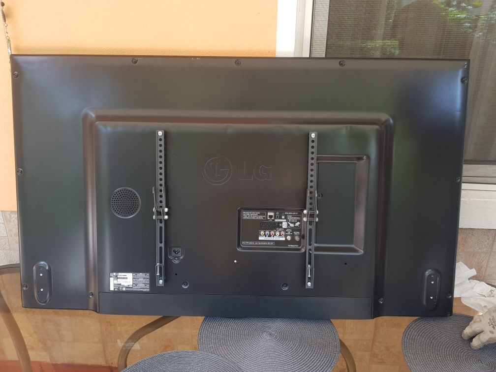 Vand TV LED SMART LG diagonala 139 cm