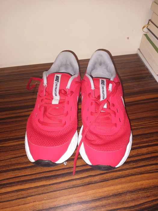 Vând adidas,i adidas negri și NIKE revolution  rosu