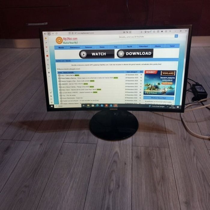 Vand Monitor Curbat Gaming de 27" Samsung