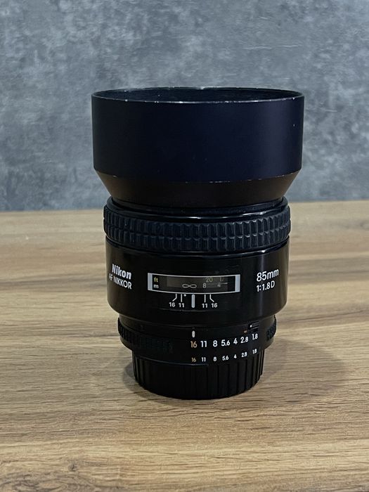 Объектив Nikon 85mm 1.8D