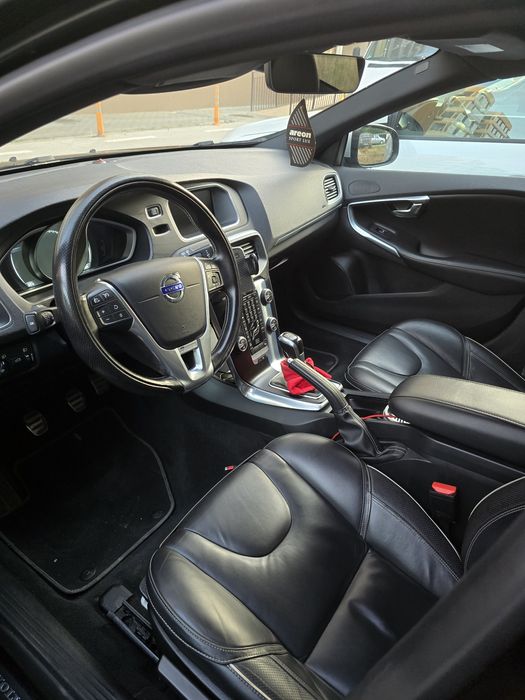 Volvo V40 D2 2.0 Diesel / 2015 / Negru / Interior piele / Euro 6