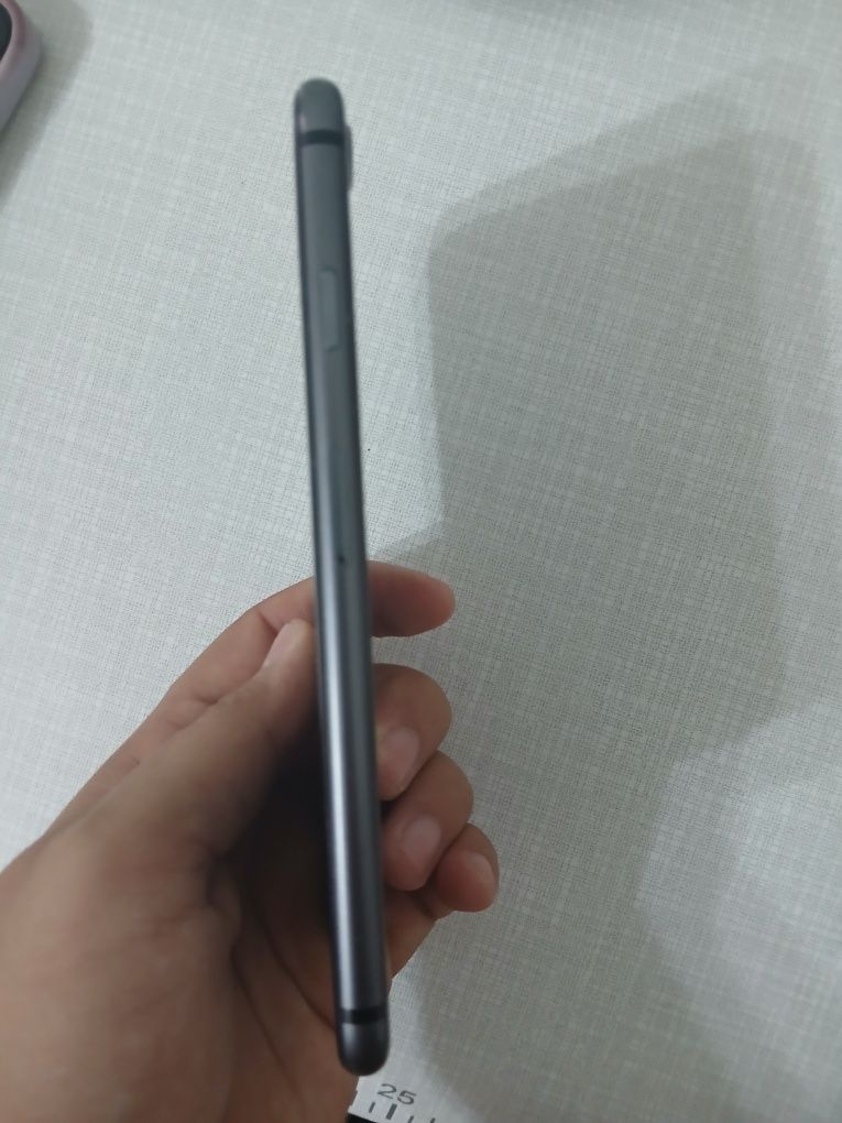 iPhone 8 сотилади