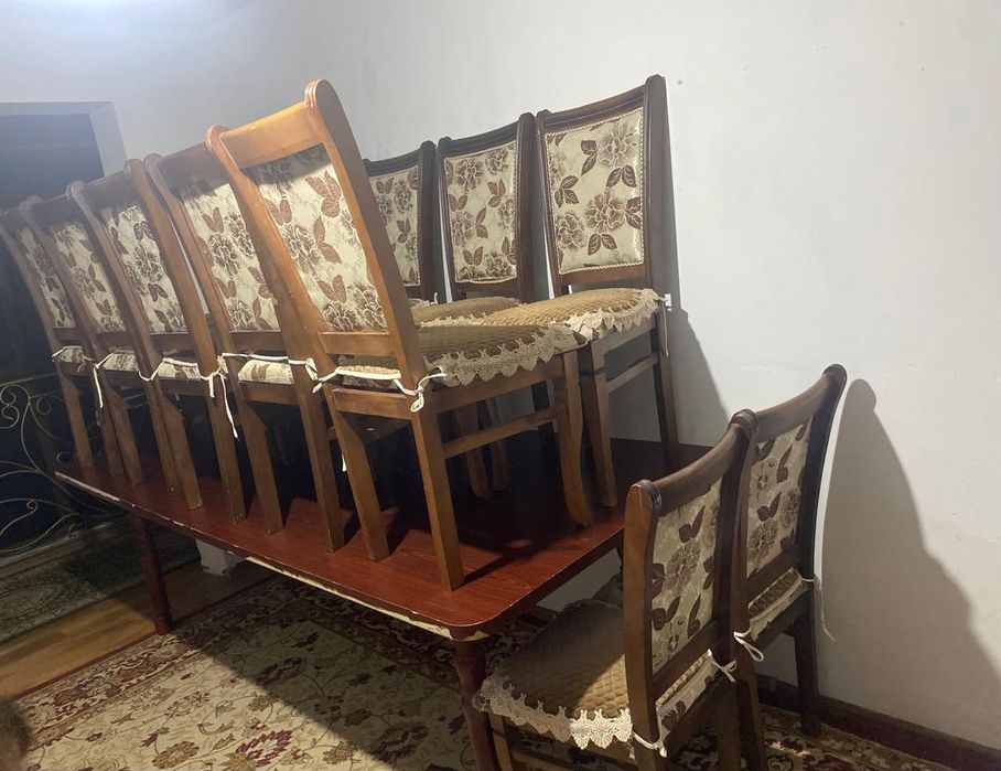 Стол сатылады орындықтарымен