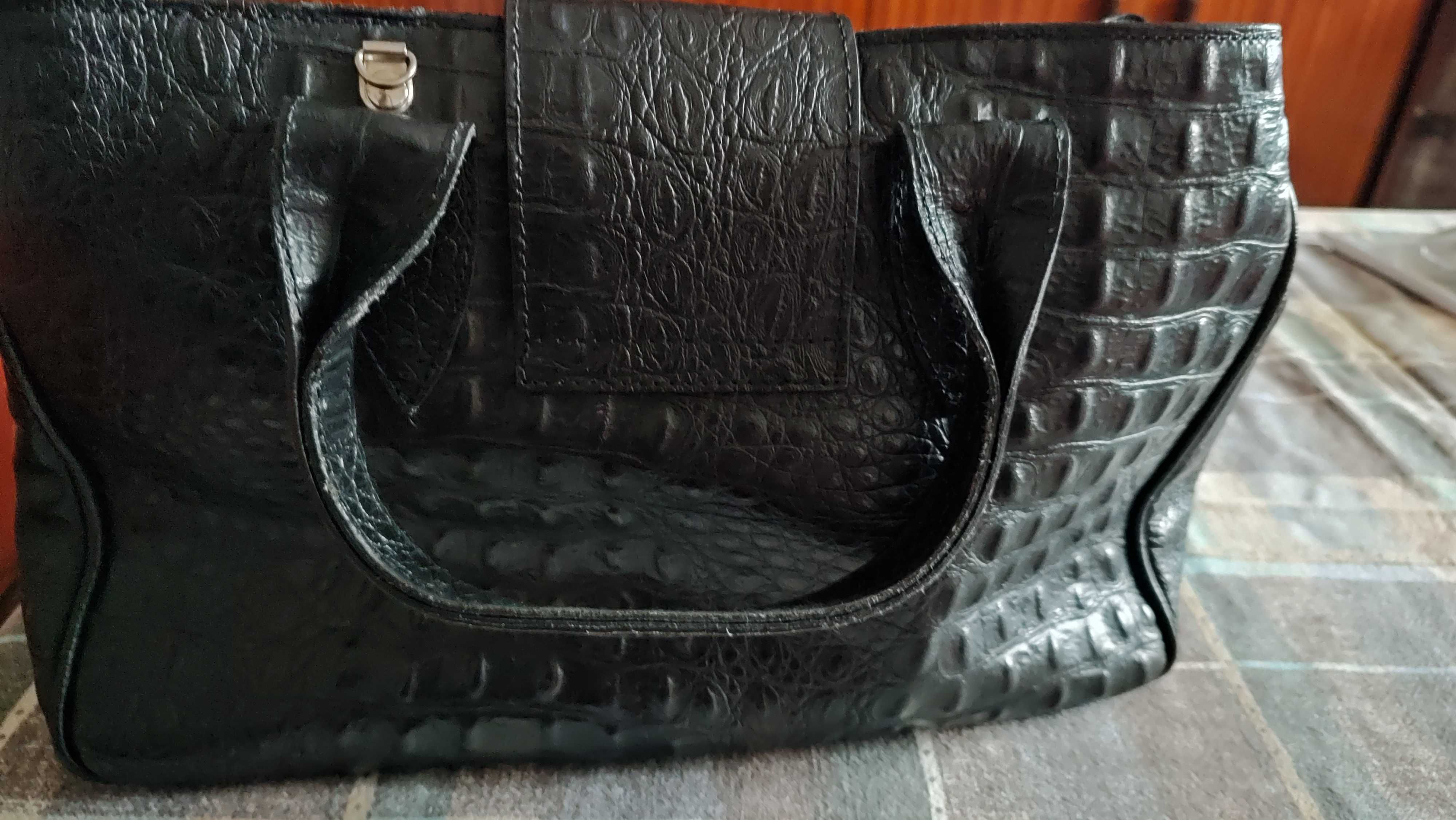 Кожена, черна чанта, произведена в Италия