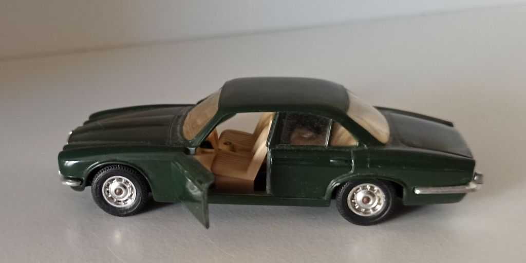 Macheta Jaguar XJ 12 1972 verde - Solido/Hachette 1/43