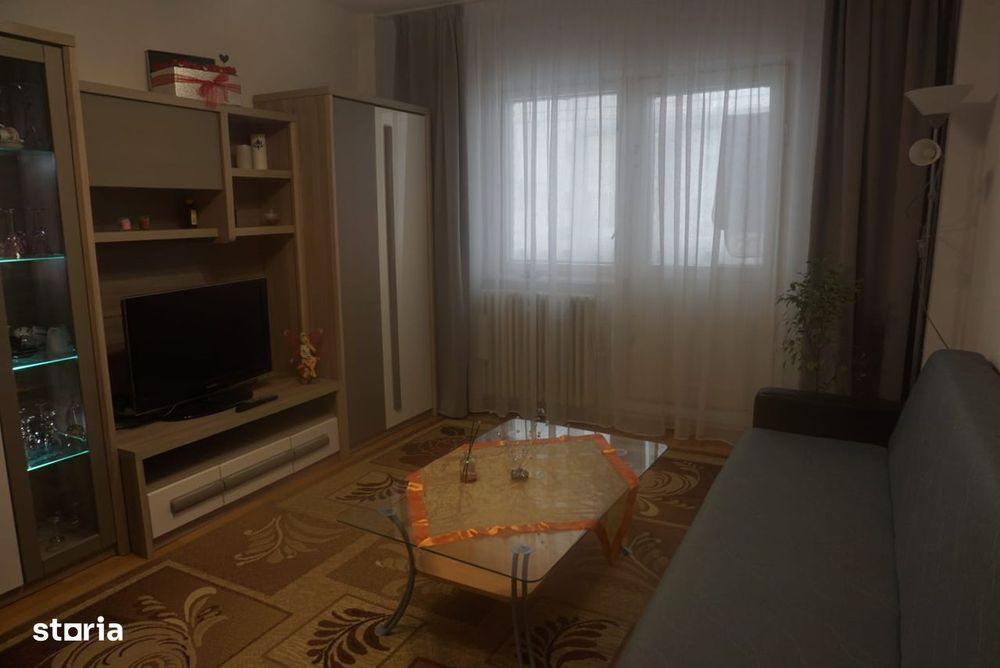 Apartament 3 camere, proaspăt zugrăvit și modernizat, în Valea Aurie