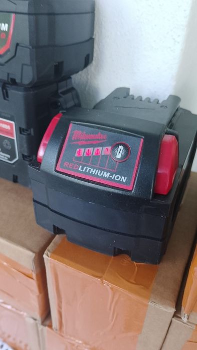 4 baterii milwaukee 6A