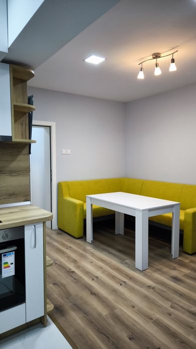 Дава се под наем Четиристаен апартамент в Стара Загора, Център - 104 кв.м за 612 € - Снимка #1