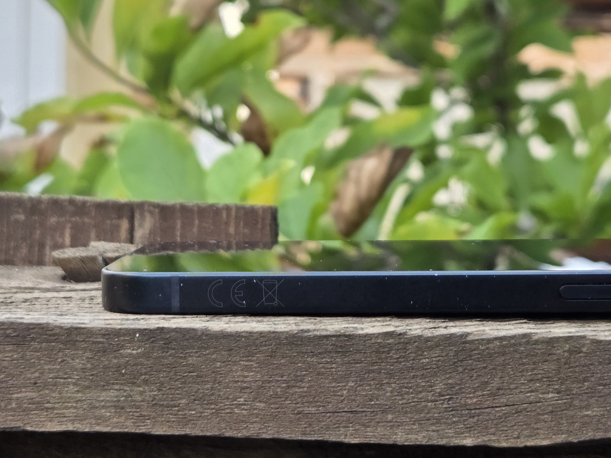 iPhone 13 128GB – Много добро състояние + оригинални аксесоари