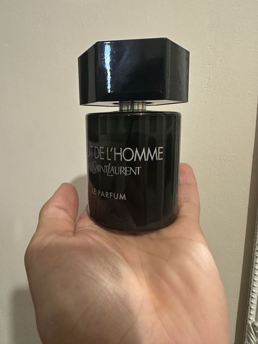 Vand colectie personala de parfumuri