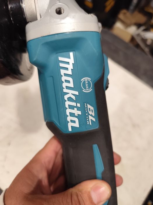 Безчетков акумулаторен ъглошлайф Макита Makita DGA506 18V