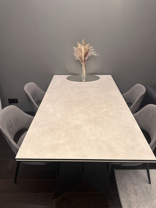 Продам Стол и стулья в отличном состоянии