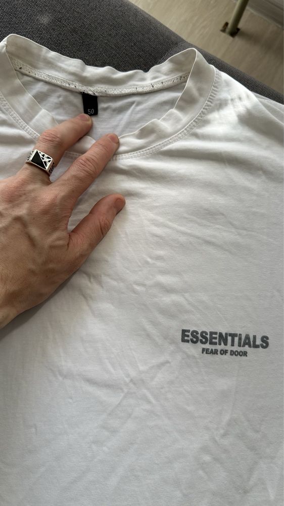 Футболка Essentials