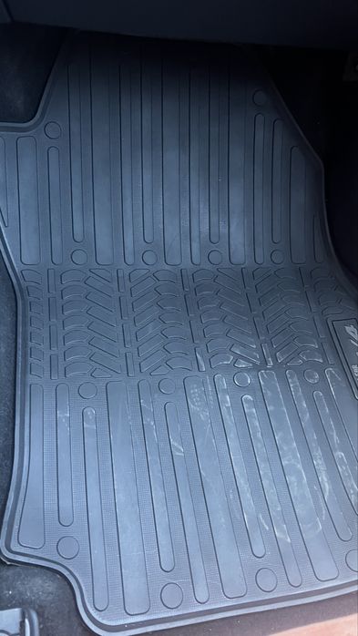 полик для салона автомобил RAV4