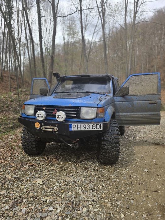 Vand pajero pregatit de offroad