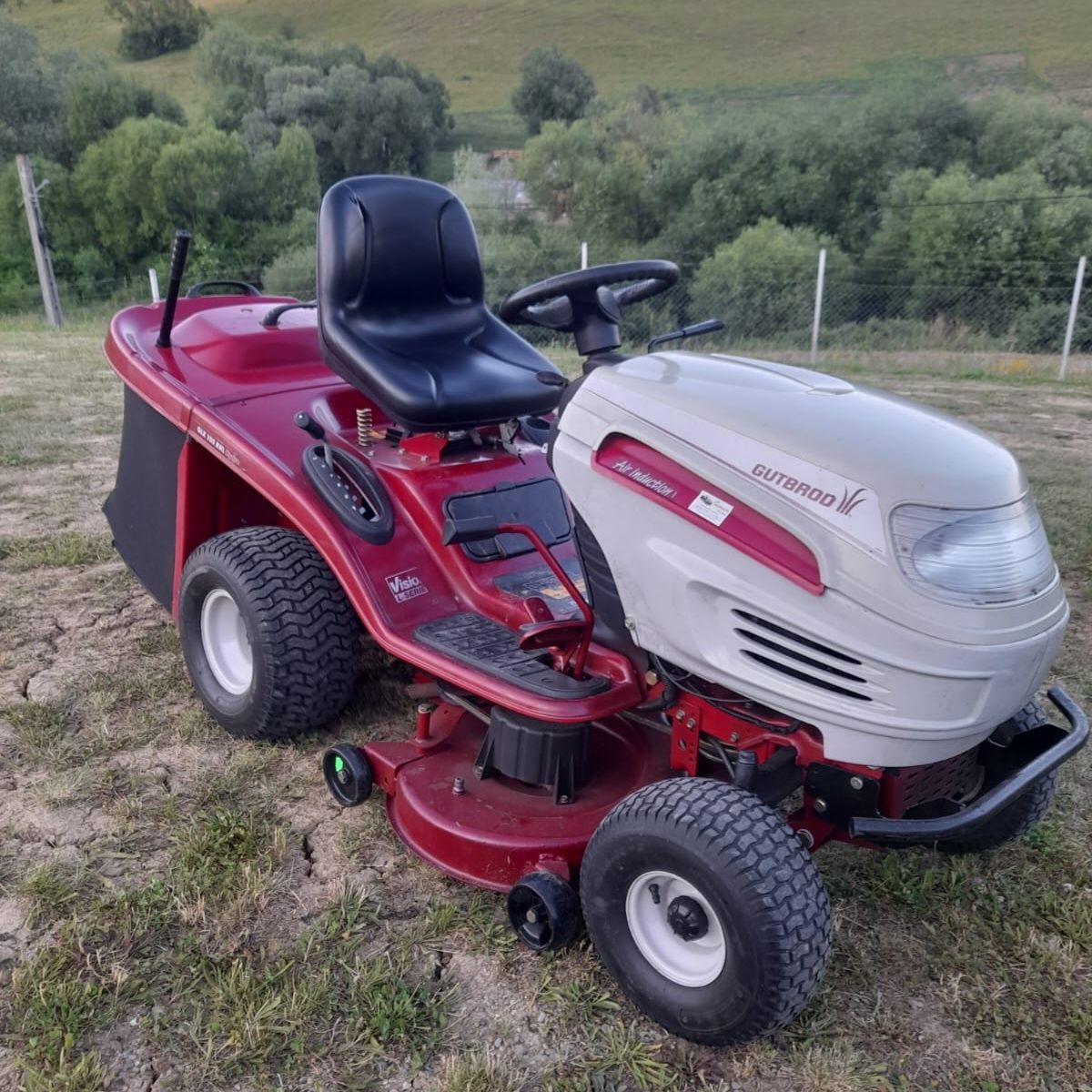 Tractoras tuns iarba MTD GUTBROD GLX 105 RHL Hydro–20 CP V-Twin/597cc