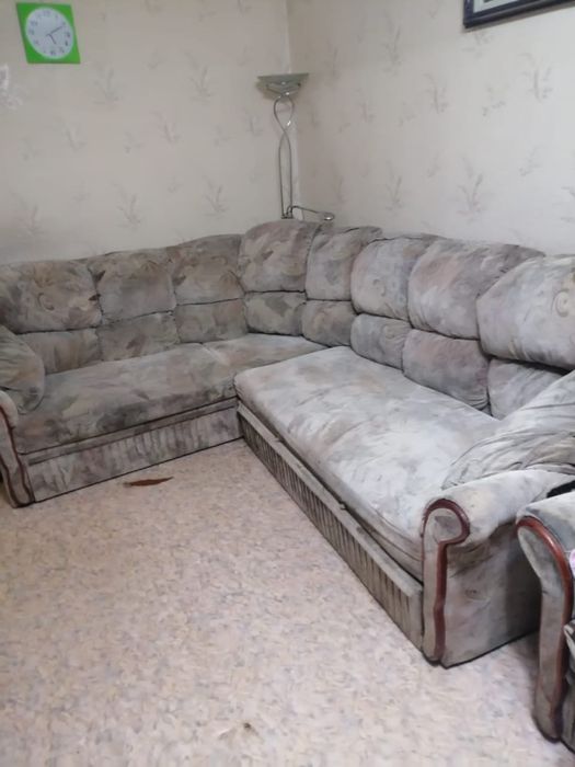 Отдам диван угловой
