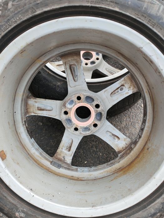 Vând 4 jante aliaj R18 pt VW Tiguan cu 4 anvelope de Iarna 225.55.18