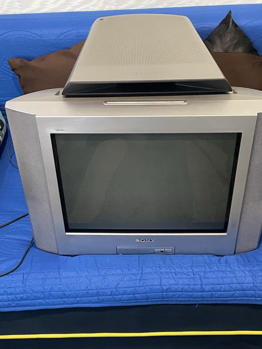 Телевизор Sony Trinitron с саббуфером