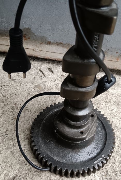 Lampă de birou, ambientala, veioza, artizanala, cu piciorul din ax cu