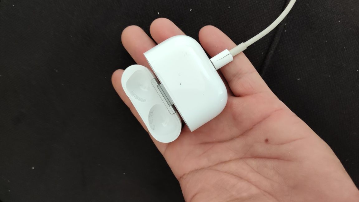 Продам оригинал кейс от Airpods 3