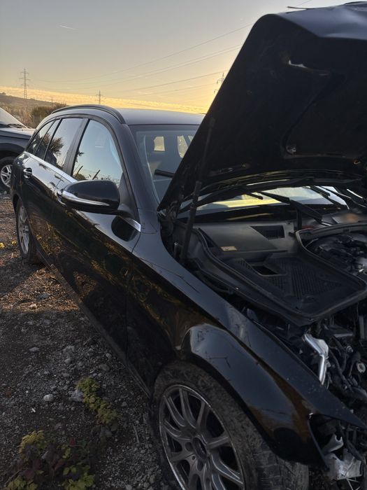 Mercedes c200 w205  avariat in partea fata. NU SE VINDE PE PIESE