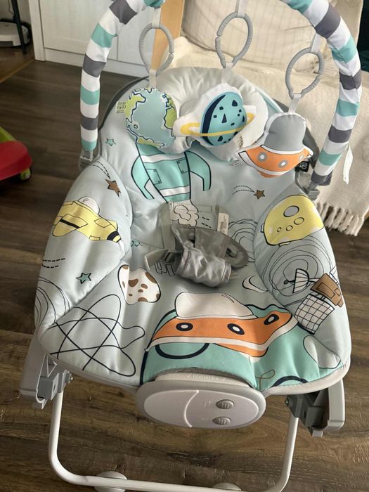 Бебешки шезлонг мъзука и вкжрация , арка с играчки